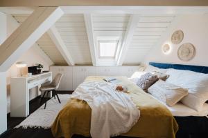 Prague Days Maisonette with Smart TV and Workspace in New Town