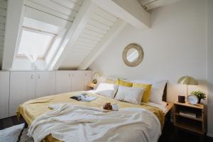 Prague Days Maisonette with Smart TV and Workspace in New Town