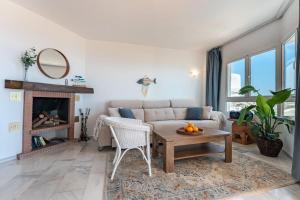Stylish 2-Bedroom Apartment with Panoramic Sea View by CDS Vacation