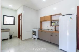 Apto c Varanda e Churrasq. nos Ingleses SJS0010