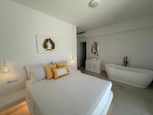 Villa Mercedes, Private Pool & Panoramic View, Avlia hill, by NaxosVibe