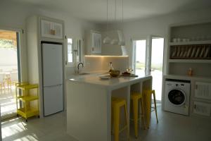 Villa Mercedes, Private Pool & Panoramic View, Avlia hill, by NaxosVibe