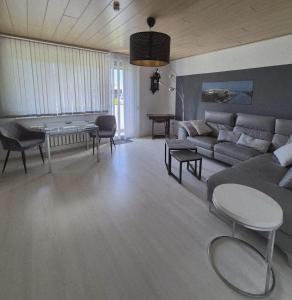 " Die Wolfs Burg" 70qm - 3Zimmer- Duschbad - Küche & zentrumsnah