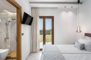 Family Villa Luna with Private Pool, Ping Pong and BBQ 1km from the beach