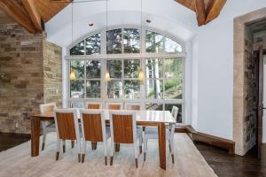 486 Forest Rd, home