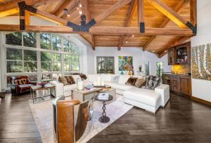 486 Forest Rd, home