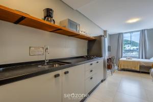 Completo a 650 m da Praia em BC DPR0004