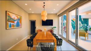 Houze Steps from the Shopping del Sol with professional decoration!