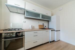 Grunwald Homely Apartment by BookingHost