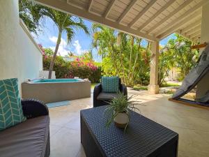 Gated 3 br Townhouse w plunge pool and beach access