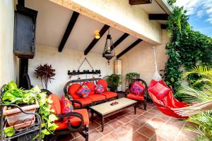 Breathtaking Retreat Villa with Pool Hotub Fast Internet