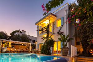 Villa Mavi Ev - 4 bedroom luxury villa, 3 minutes walk from Kalkan town
