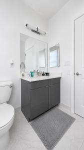 Private Room with Dedicated Bathroom & Near Manhattan & Free Parking