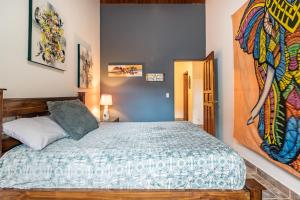 Stylish & Cozy Private Rooms in Tropical Paradise