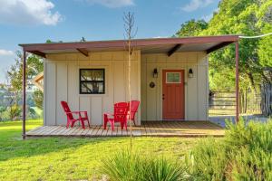 Luckenbach Guesthouse Hill Country Views