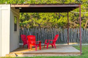 Luckenbach Guesthouse Hill Country Views