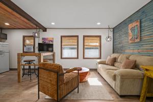 Luckenbach Guesthouse Hill Country Views