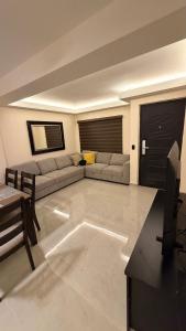 Departamento moderno de dos recámaras a 2 mn de la playa