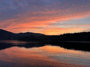 Le Repos de LOurs Waterfront Chalet with Private Dock