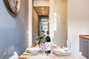 Modern Apt x4 SMN, 5 mins from Duomo, AC & Wi-Fi