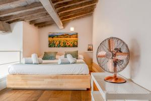 Modern Apt x4 SMN, 5 mins from Duomo, AC & Wi-Fi
