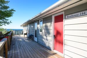 144 Quiet Lakeside Suite w Views, Beach