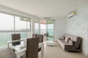 Panoramic Ocean View 34th Floor Rooftop Pool