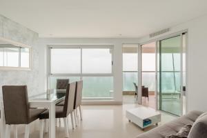 Panoramic Ocean View 34th Floor Rooftop Pool