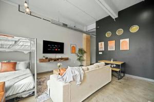 Modern City Stay with Pool, Gym and Valet Parking