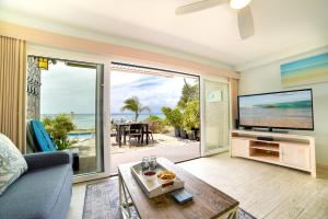 OceanFront 1BD w Lanai AC Steps from Beach - Hoyochi Nikko 105