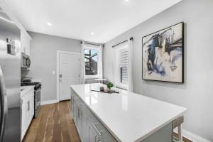 Spacious Haven 8-Min to Chicago Sleeps 10