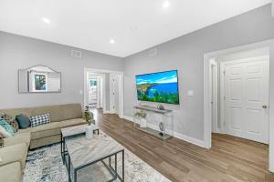 Spacious Haven 8-Min to Chicago Sleeps 10