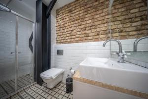 Calanthe Residence