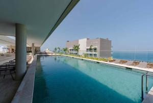 Apartamento Con Balcón y Vista Lateral Al Mar