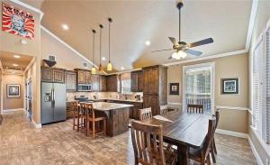 River Road Villa #3 Perfect Riverfront Retreat RR 198