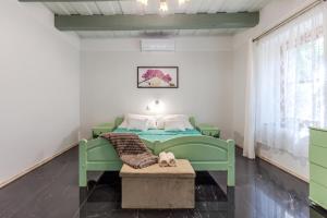 Nora Guest House 2BR & Garden - Happy Rentals