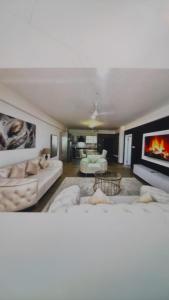 AQUA GARDENS SEAVIEW LUXURY HOMESTAY-BAOBAB RD NYALI Msa