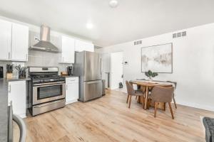 Modern Oasis, Private Pool & Spa, Sleeps 8, Vegas Strip, Allegiant