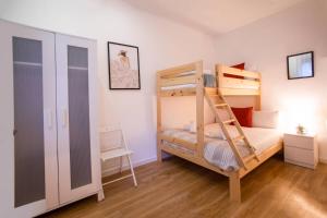 2sic1033 - Bright flat near Sagrada Familia