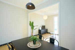 63par1016 Large and bright apartment in Paralel