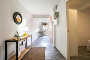 31ARA1092- 3B apartment flat in the Gothic