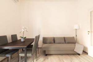 Vatican District · Metro at the Door · Modern Flat