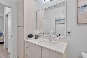 The modern Retreat Luxury Condo In St Pete near Downtown
