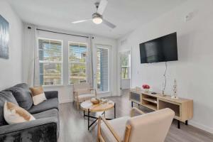 The modern Retreat Luxury Condo In St Pete near Downtown