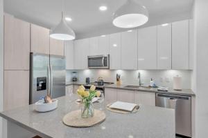 The modern Retreat Luxury Condo In St Pete near Downtown