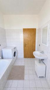 CrewNest Living Dachgeschoss Balkon WLAN saniert