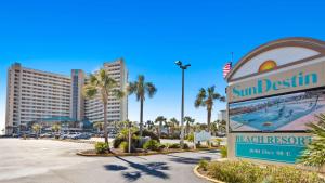 Gulf Front-Heart of Destin-Lots of Amenities! SunDestin 209