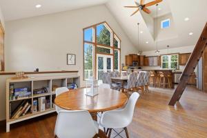 Private 22-Acre Farmhouse Retreat - Hot Tub Game Barn