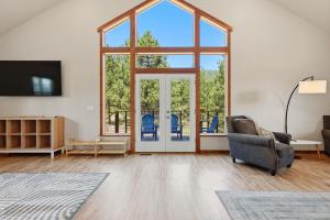 Private 22-Acre Farmhouse Retreat - Hot Tub Game Barn