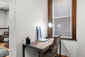 Cozy 2BR Escape ABODEbucks